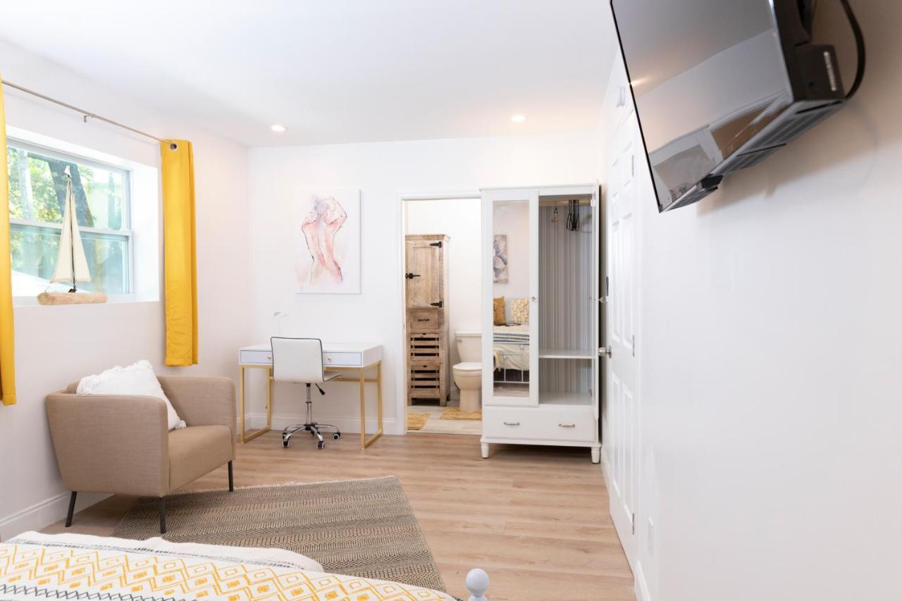 Beautiful Casita With King Bed And Private Patio Close To Calle 8, Mia Airport, Coral Gables Μαϊάμι Εξωτερικό φωτογραφία