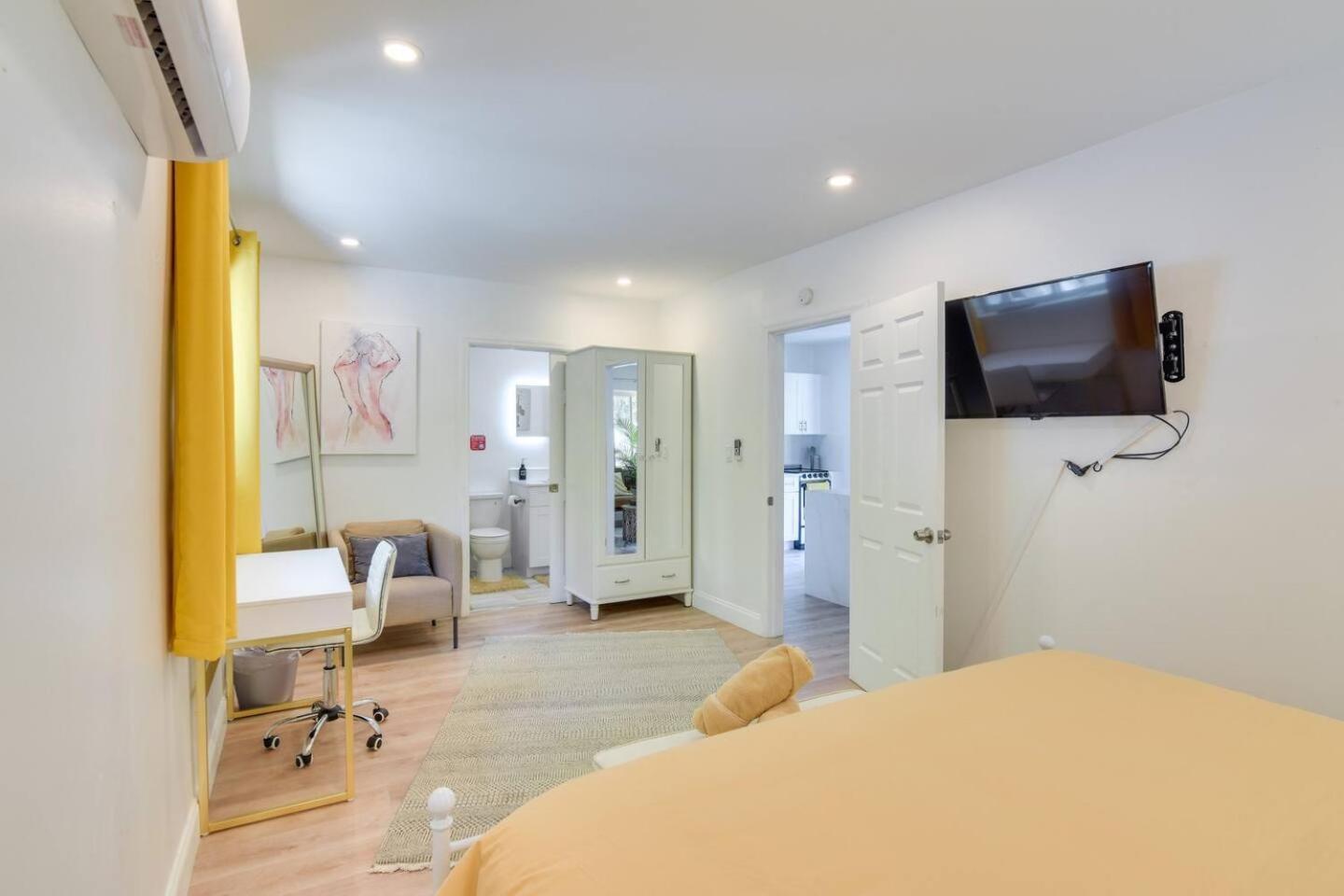 Beautiful Casita With King Bed And Private Patio Close To Calle 8, Mia Airport, Coral Gables Μαϊάμι Εξωτερικό φωτογραφία