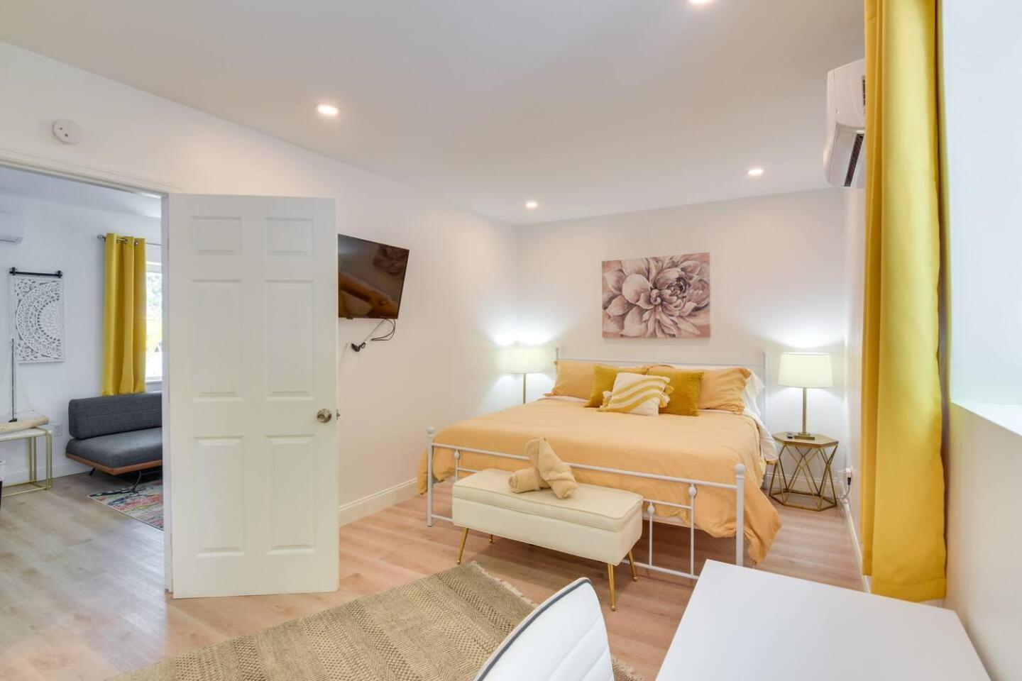 Beautiful Casita With King Bed And Private Patio Close To Calle 8, Mia Airport, Coral Gables Μαϊάμι Εξωτερικό φωτογραφία